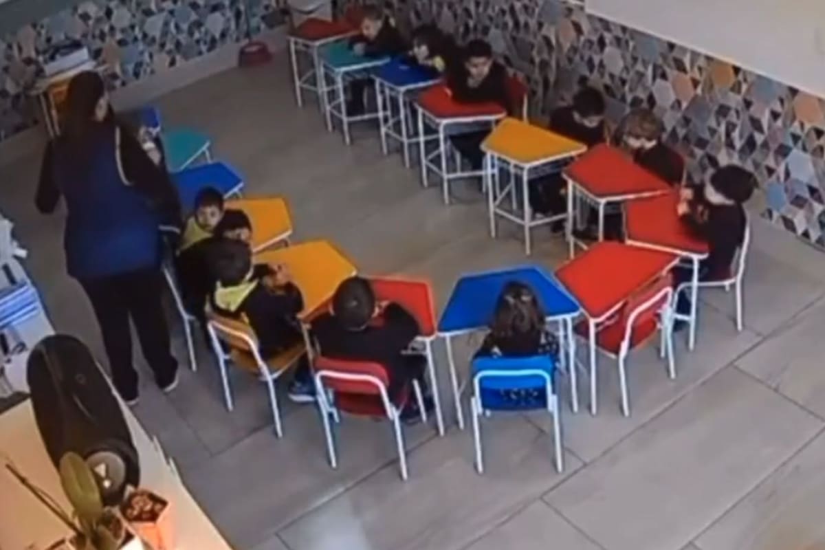 Maestra de preescolar golpea a niño de 4 años y le tira un diente en Brasil; fue detenida
