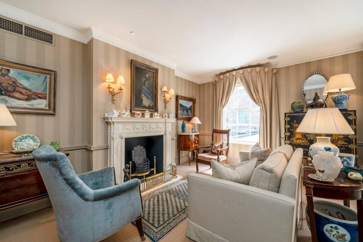 Acogedor salón en la vivienda propiedad del padre de Diana de Gales. Foto: Wetherell