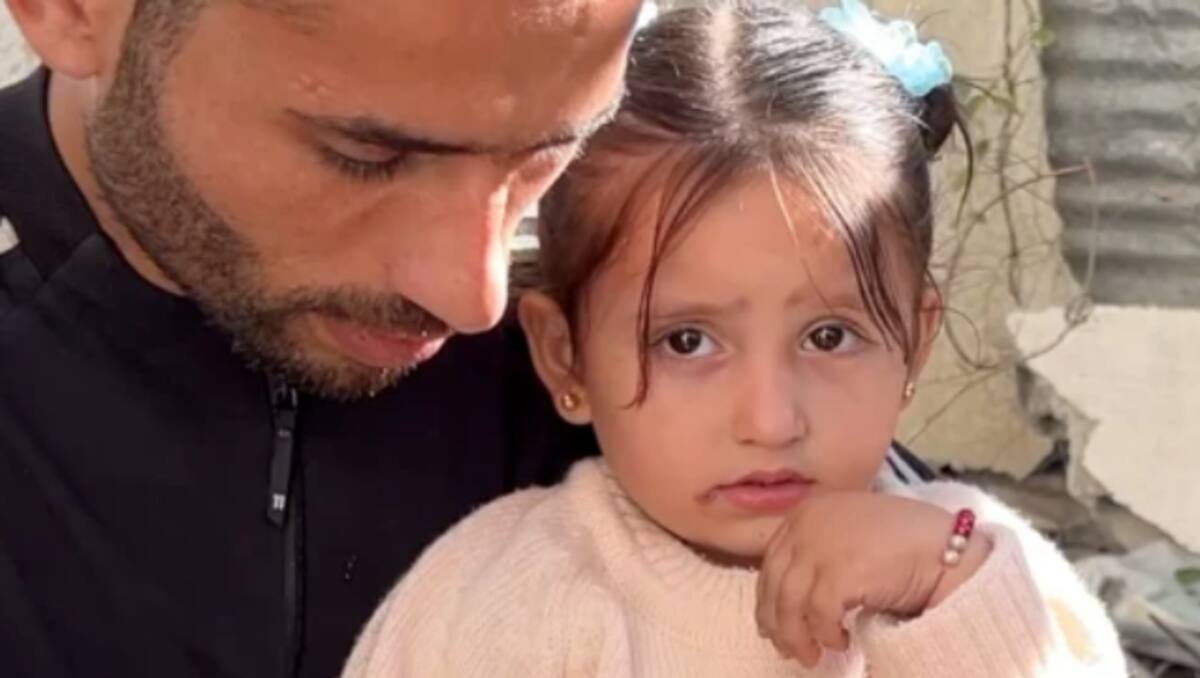 Julia y su padre Mohamed. / BBC.