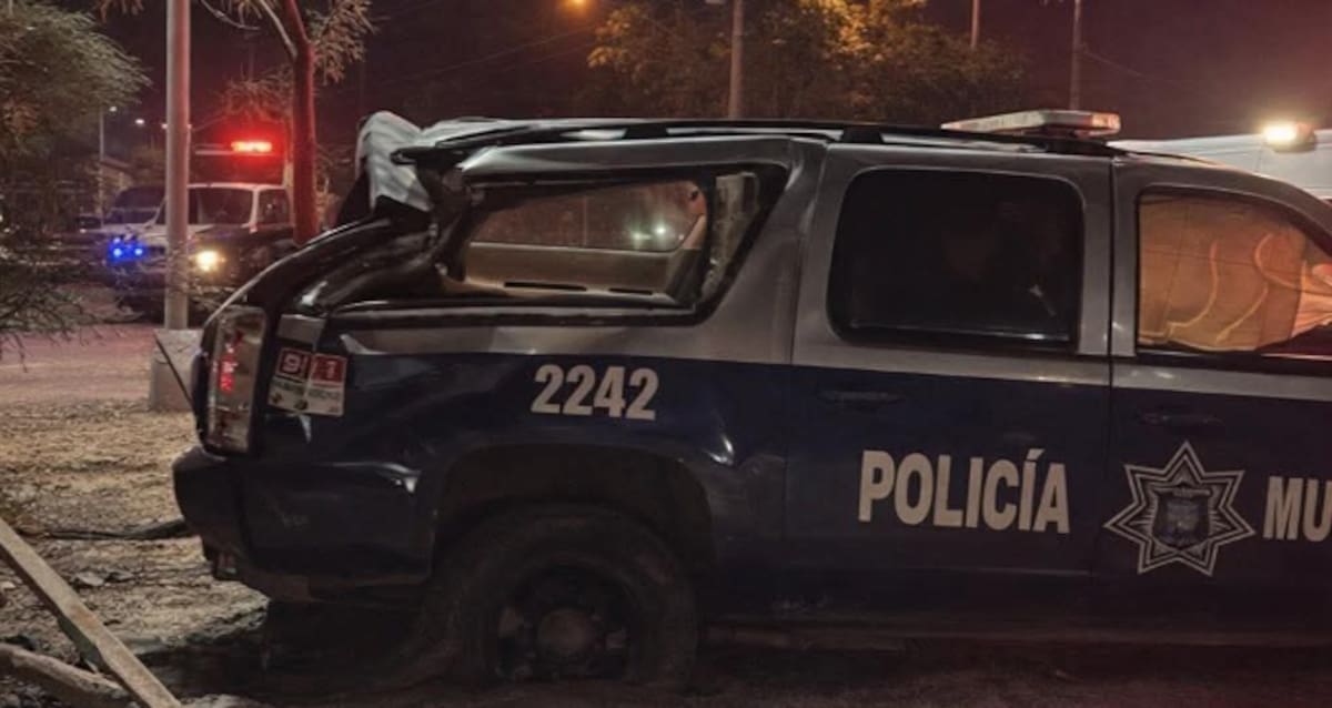 En el sitio fue localizado un vehículo Nissan Versa azul, presuntamente propiedad de la víctima, así como al menos un casquillo percutido calibre .40.