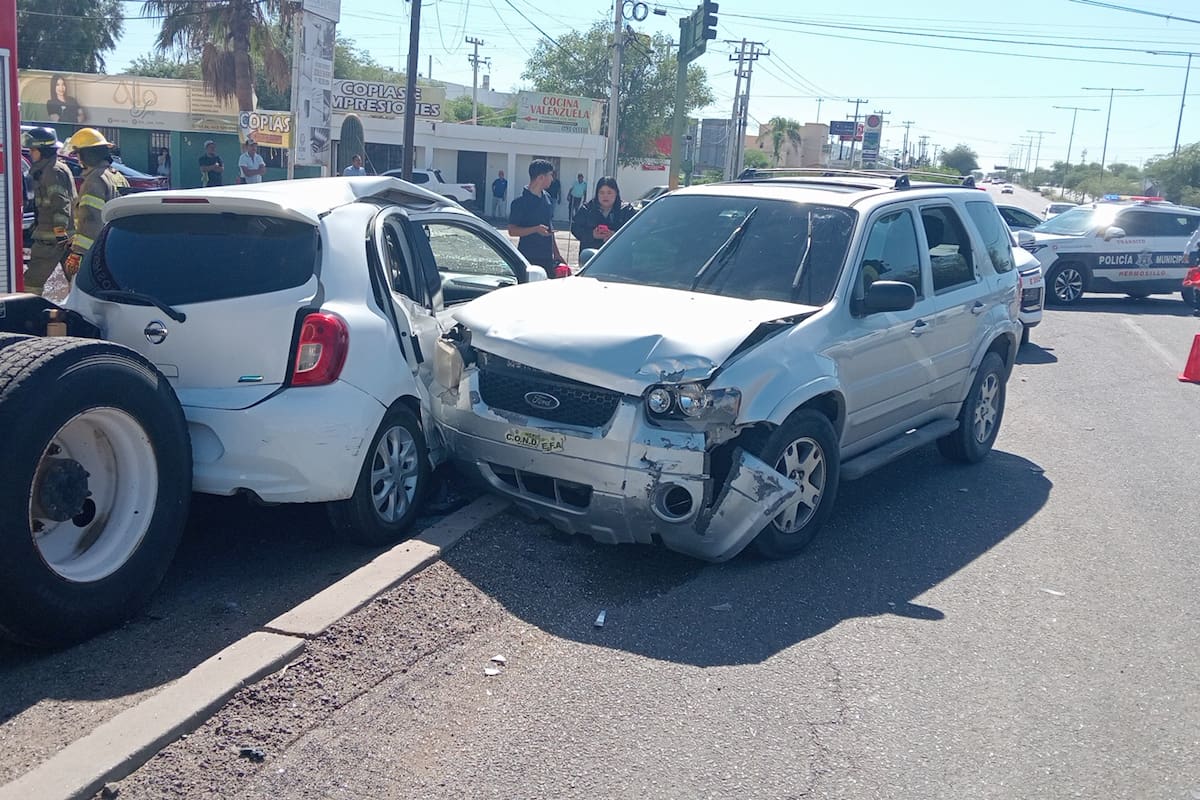 Mujer resulta lesionada tras aparatoso choque en carretera La Colorada