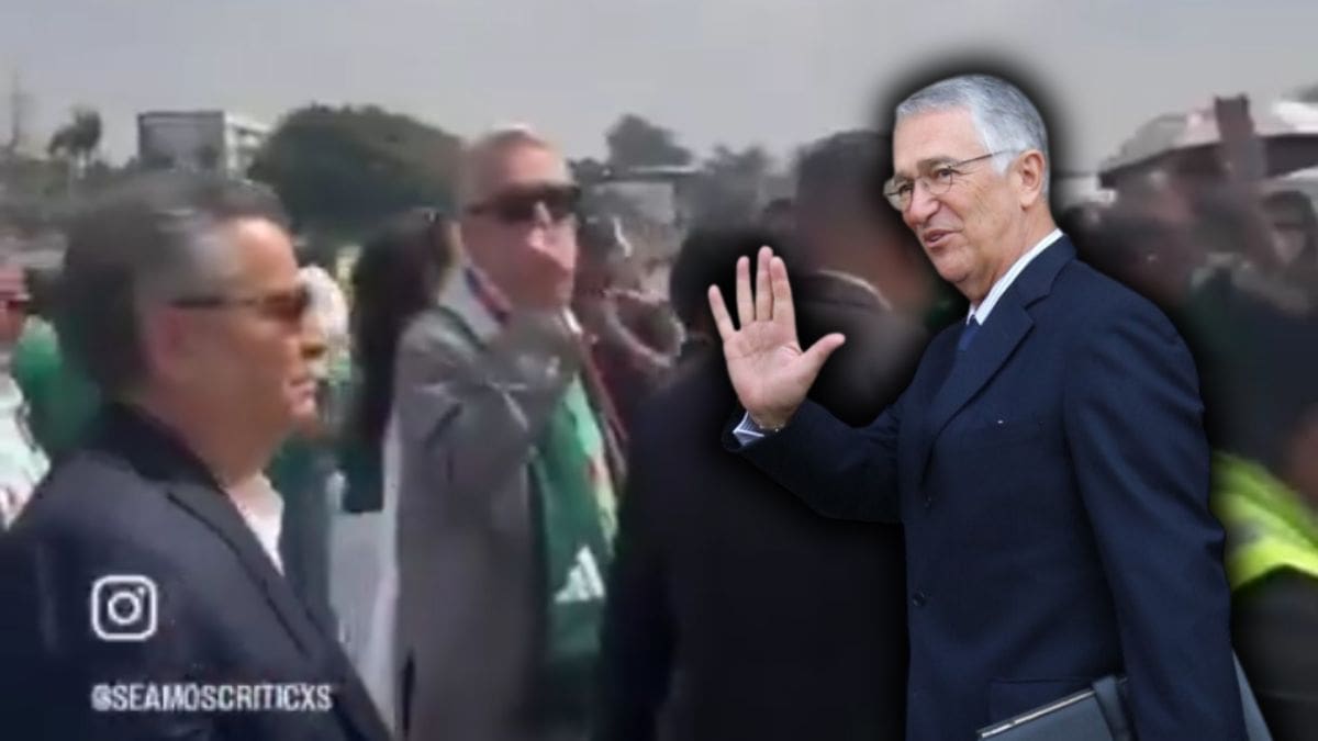 Video: Ricardo Salinas Pliego es recibido con ‘’mentadas’' en el Estadio Azteca y responde con besos