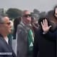 Video: Ricardo Salinas Pliego es recibido con ‘’mentadas’' en el Estadio Azteca y responde con besos