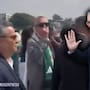 Video: Ricardo Salinas Pliego es recibido con ‘’mentadas’' en el Estadio Azteca y responde con besos