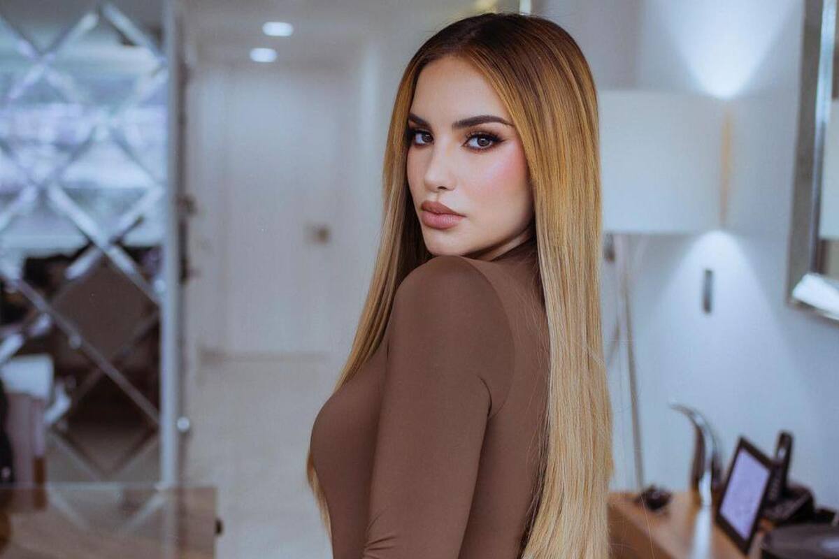 Kimberly Loaiza se "escapa" con sus amigos en un jet privado