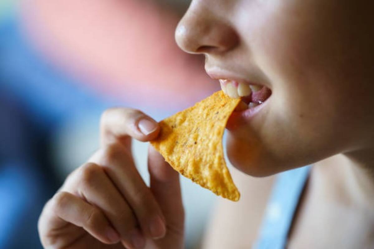 Podrán denunciar venta de comida chatarra fuera de escuelas los directores