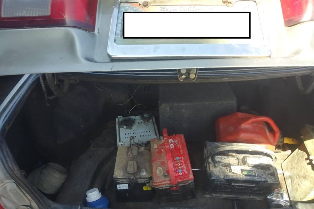 Asaltan a golpes a sexagenario para quitarle baterías de auto