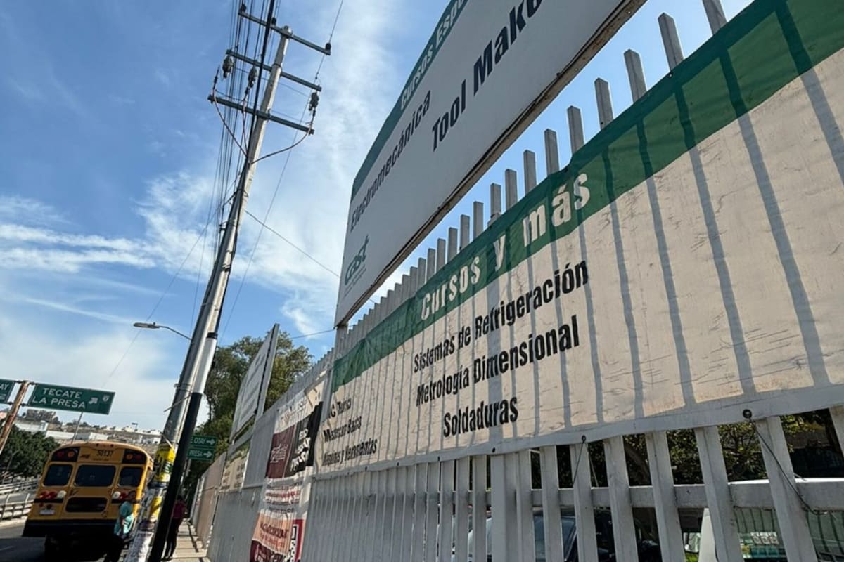 Miles buscan lugar en preparatoria; Tijuana aún tiene 2 mil 460 espacios