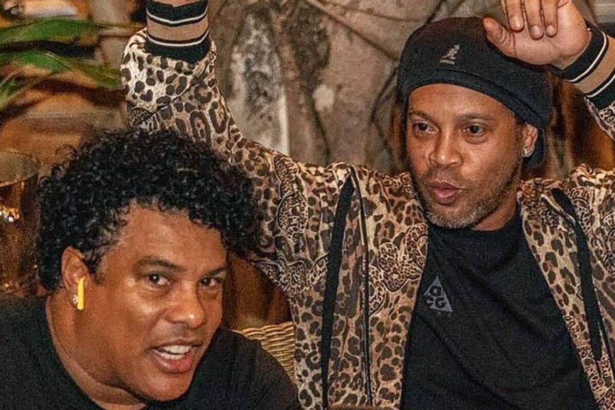 Ronaldinho sale de prisión después de un mes y estará bajo arresto domiciliario