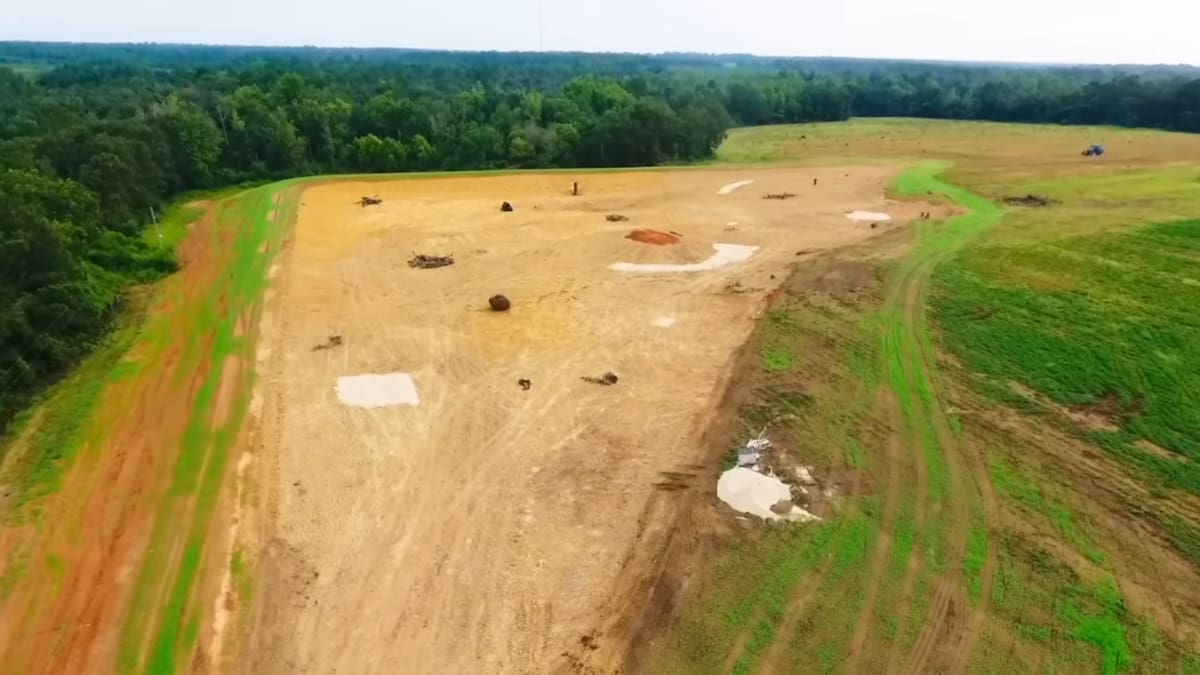Un campo de cultivo de maní donde se excavó un lago artesanal se transformó en un ecosistema dinámico. (Captura de pantalla)