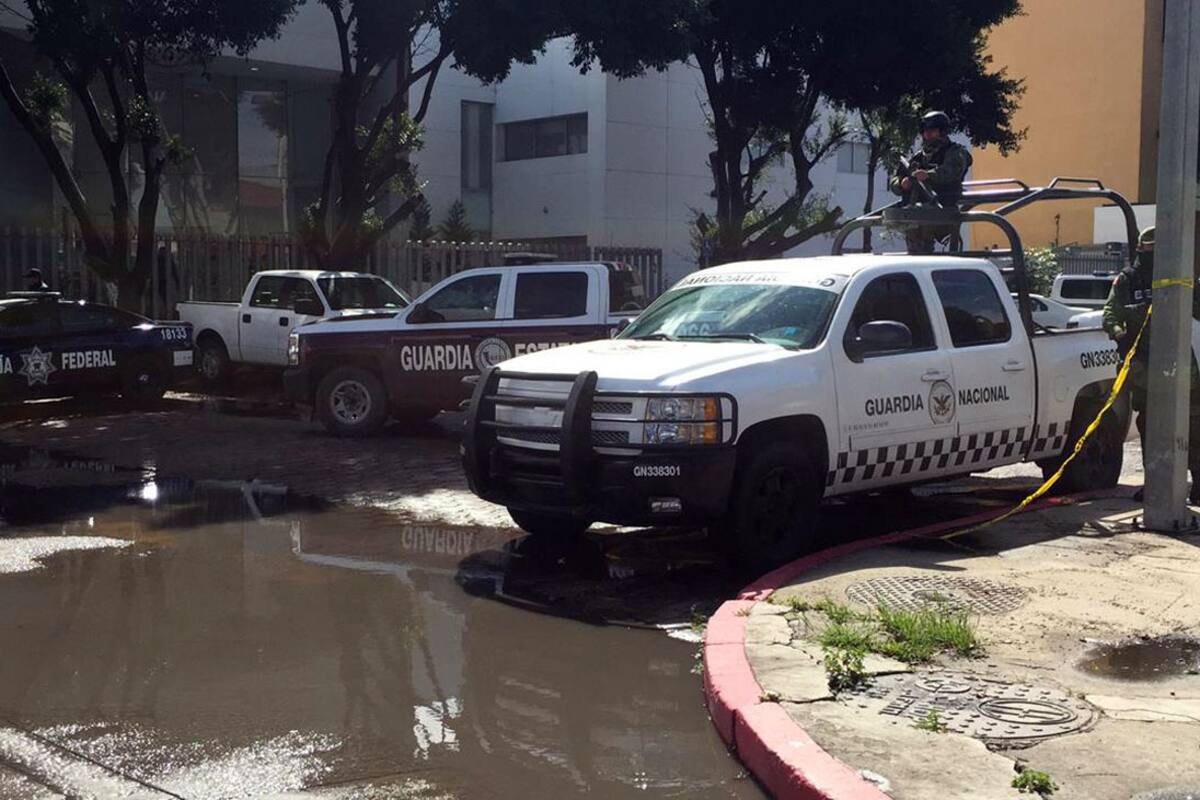 Trasladan a juzgados a detenidos por intento de robo y enfrentamiento