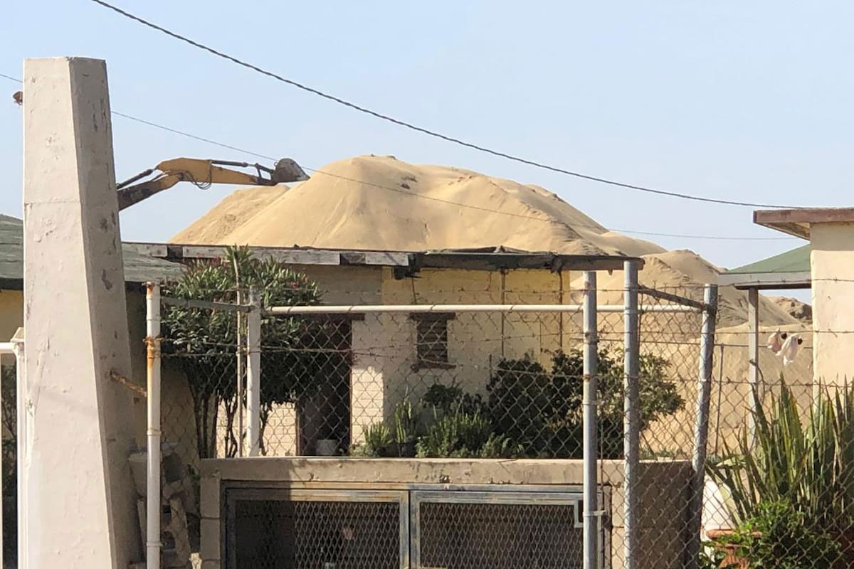 Buscan evitar construcción de fraccionamiento en zona de dunas en Rosarito
