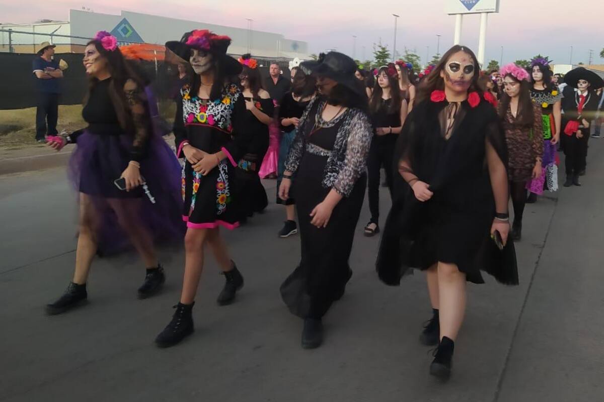 Navojoa reúne 872 catrinas para imponer récord Guinness