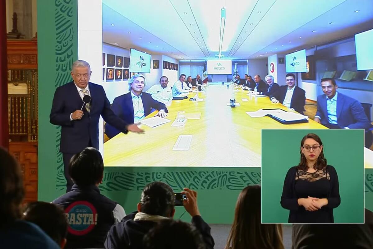 AMLO: Es "promiscuidad política" del PAN, PRI, PRD la reunión con Claudio X. González
