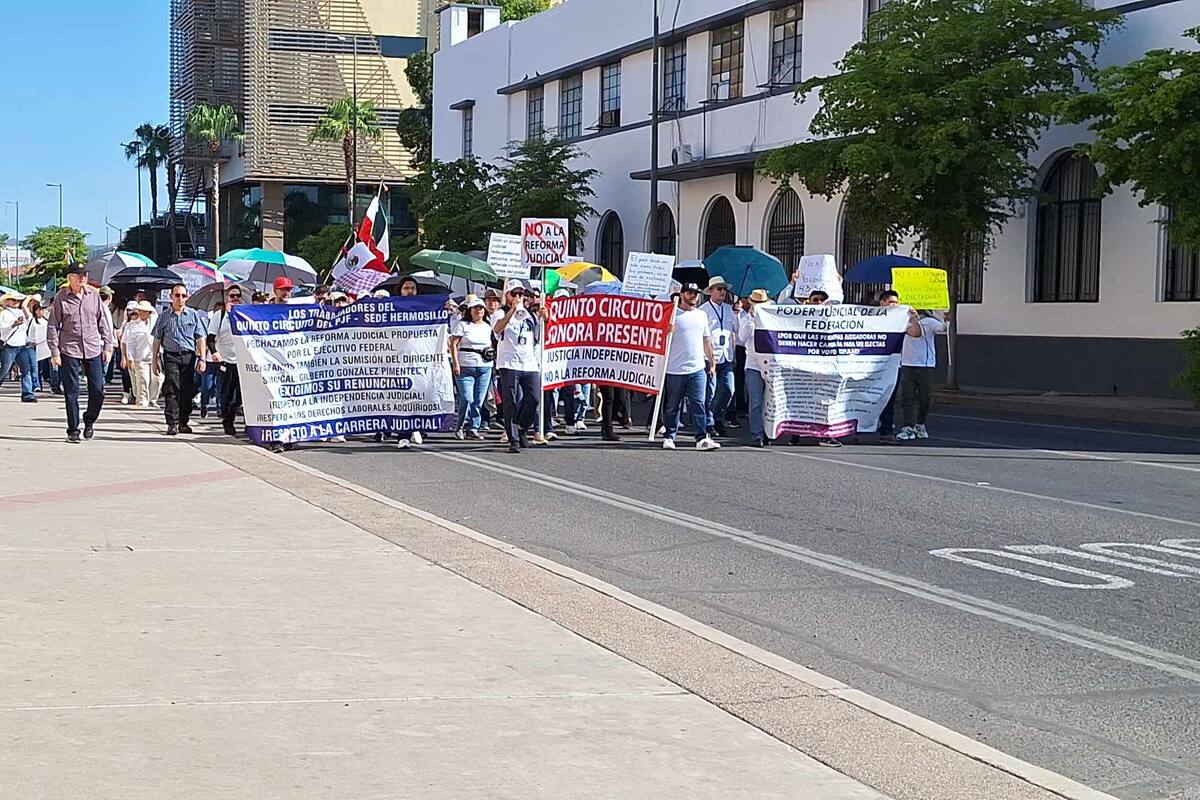 Trabajadores del Poder Judicial marchan contra reforma en Hermosillo