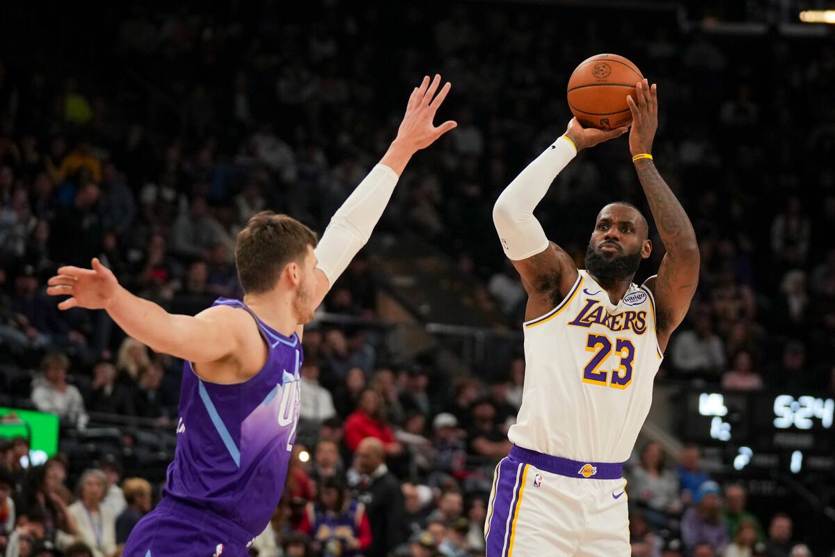 LeBron y Davis brillan con dobles-dobles en la justa victoria de los Lakers sobre Jazz