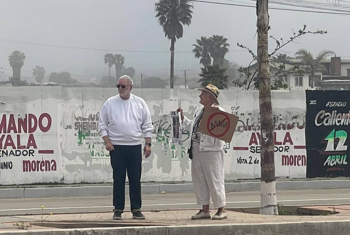 Se estima que tan solo en Rosarito hay 15 mil estadounidenses, que radican ya sea parcial o totalmente en Rosarito.
