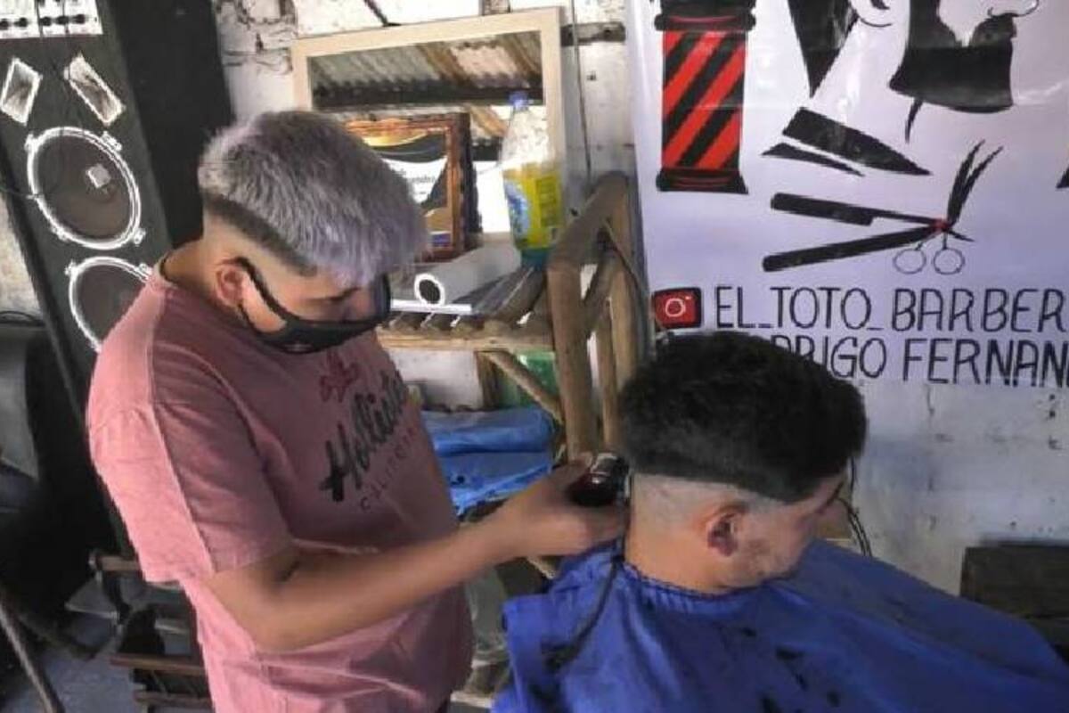 Abre adolescente de 13 años peluquería