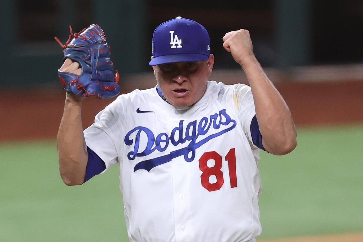 Víctor González tira lumbre y empata marca junto a Julio Urías en la Serie Mundial