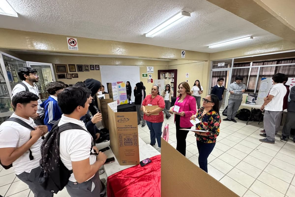 Estudiantes del CBTIS 33 en SLRC presentan ideas de aula que buscan volverse negocio