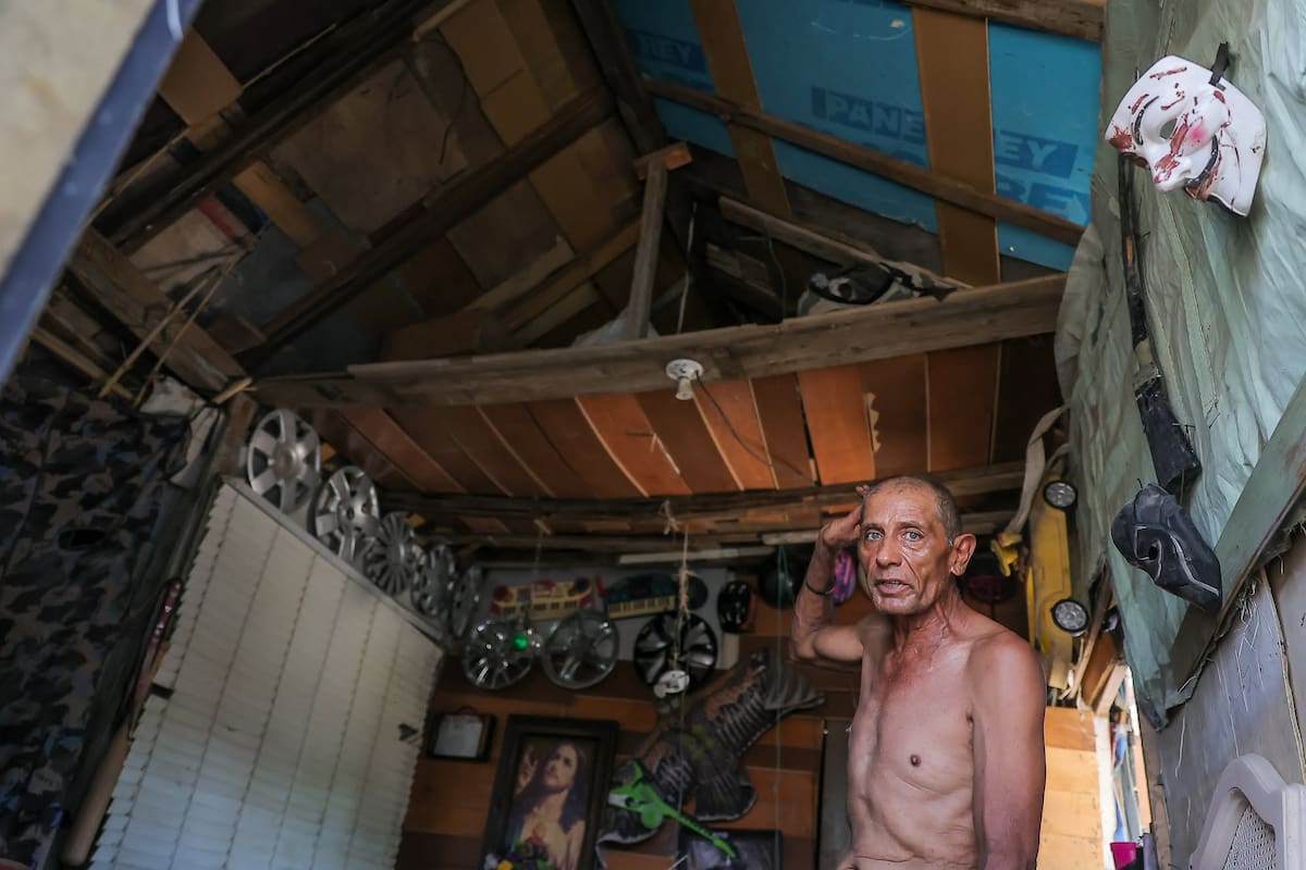 Con goteras y lonas en el techo Joel Granados pide ayuda para proteger su casa en invasión El Guayacán ante nuevas lluvias que ponen en riesgo su vivienda