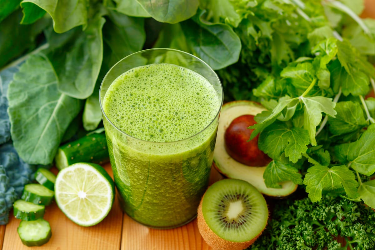 Una taza diaria de verduras de hoja verde puede reducir 26% el riesgo de enfermedades del corazón