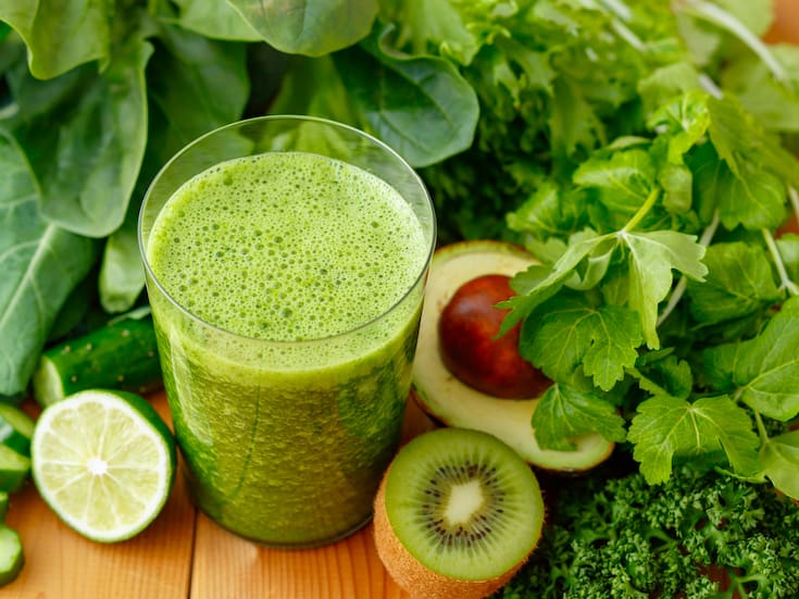 Una taza diaria de verduras de hoja verde puede reducir 26% el riesgo de enfermedades del corazón