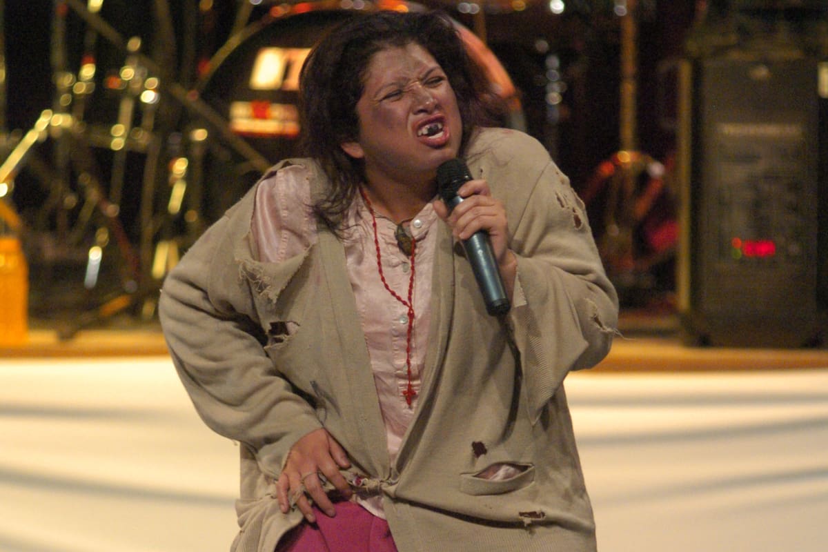 ¿Cuál es la enfermedad que padece "La Chupitos" que no le permite llorar ni producir saliva?