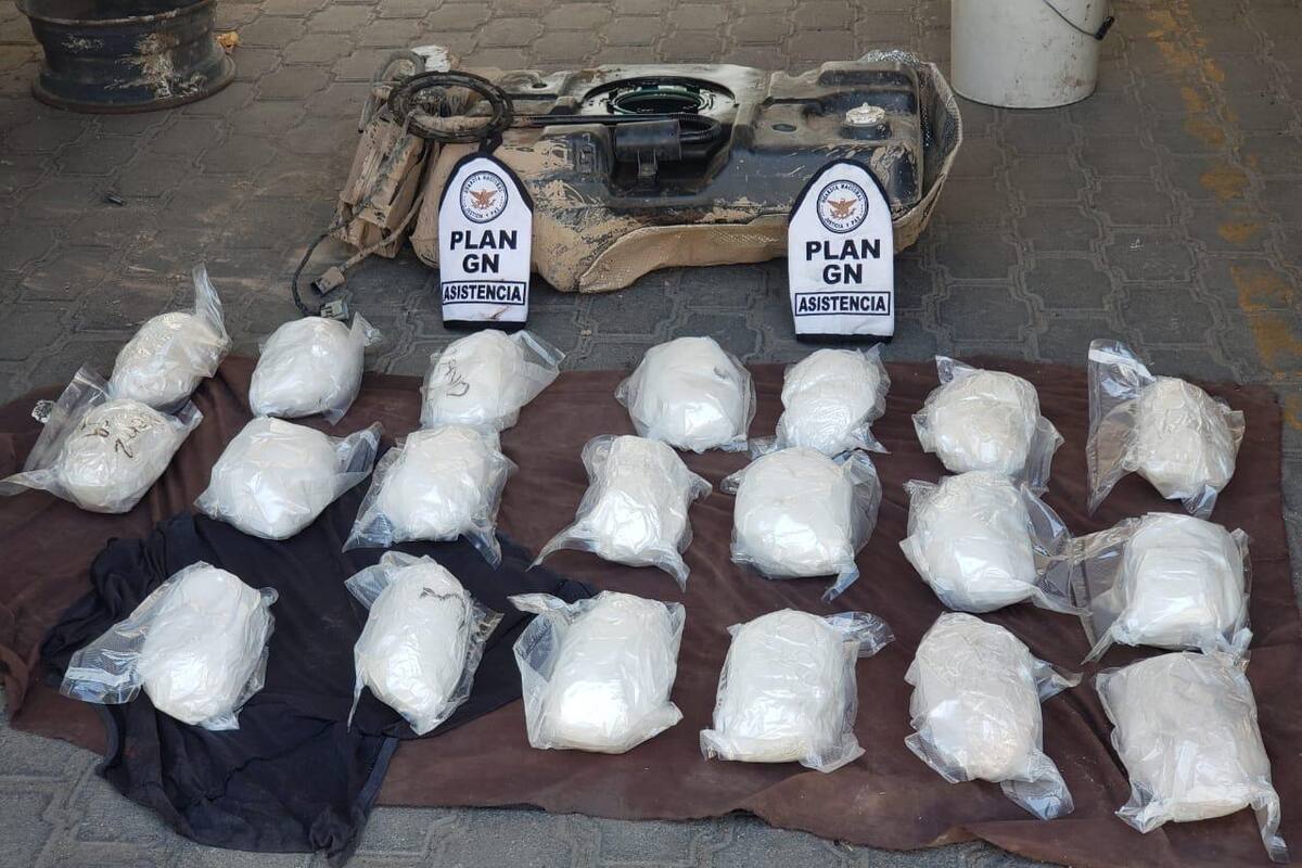 Detienen a dos por transportar droga en el tanque de gasolina