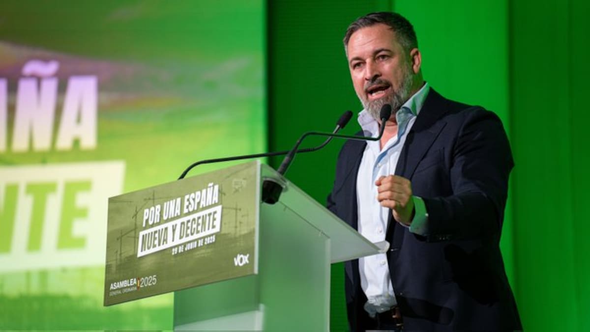 Al estilo de Donald Trump: Vox propone deportación masiva de migrantes, incluso nacionalizados