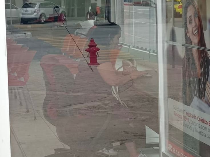 Acude Araceli Brown a la banca tras cuentas congeladas