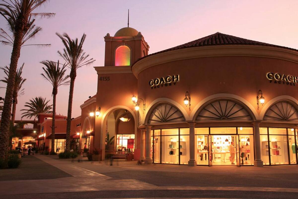 Extiende horario centro comercial ‘Las Américas’