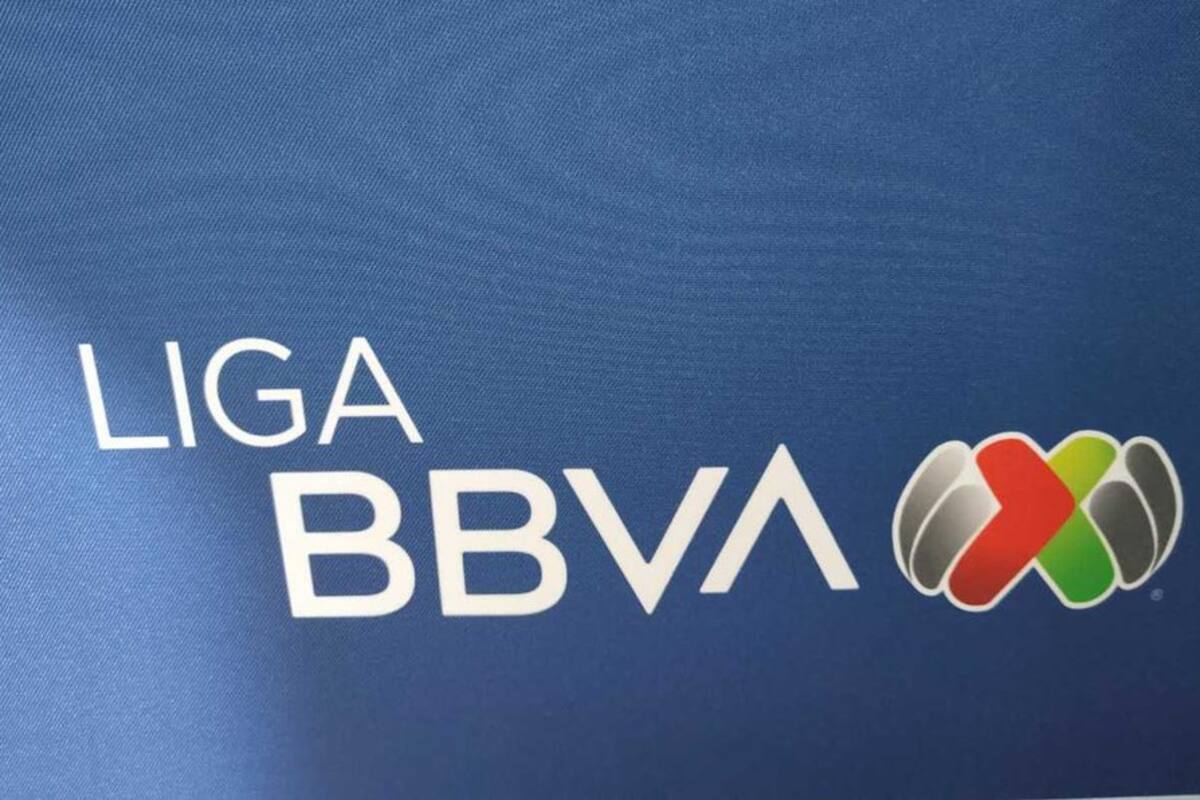 Liga MX da con niño que practica ceremonia protocolaria