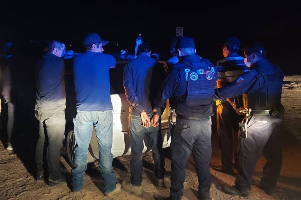 Taxistas “polleros” detenidos en el poblado Villa Zapata