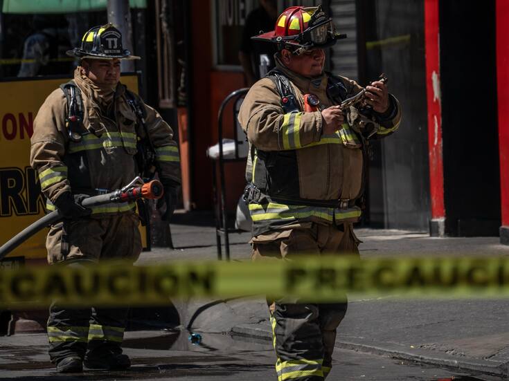 Se incendia depósito de autos en Hermosillo; alrededor de 10 vehículos resultan afecatados