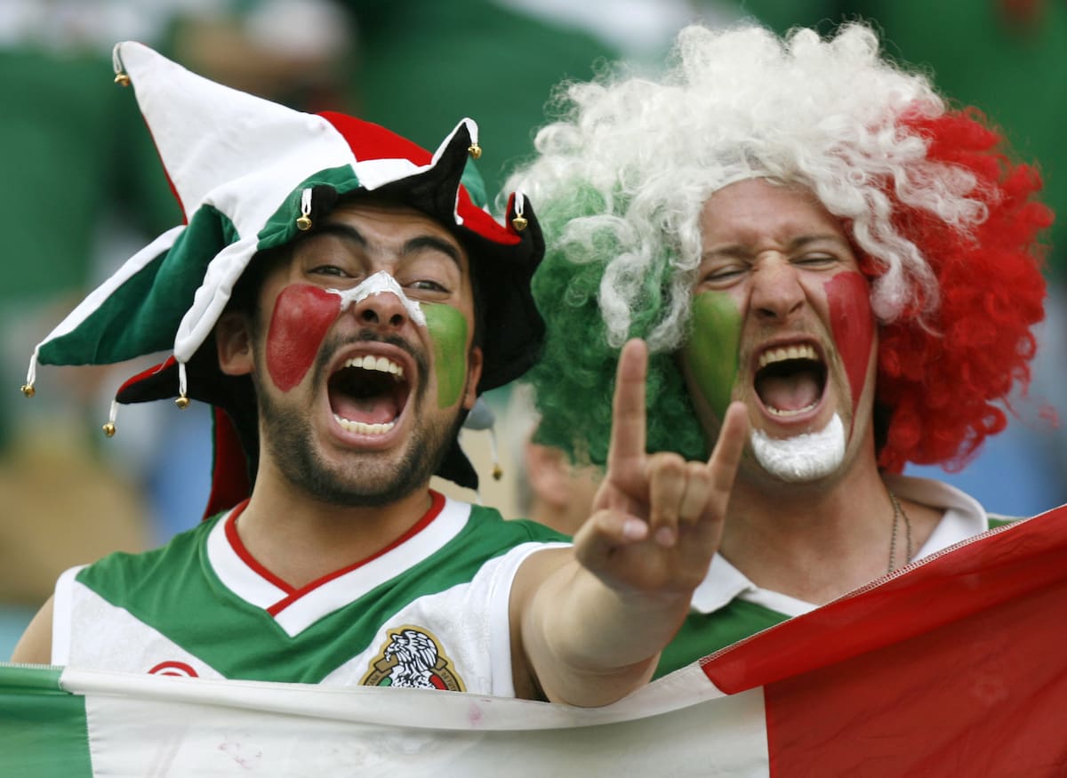 Los aficionados ya no podrán apoyar en los Mundiales a la Selección Mexicana con pintura en el rostro. (Foto: EFE/Marcos Delgado)