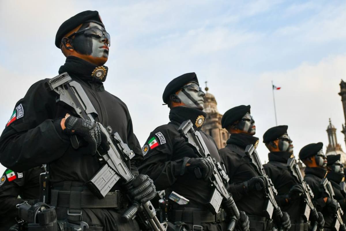 Desde soldado hasta general de división, la Guardia Nacional tiene una jerarquía de 14 grados y un sistema de ascensos que toma en cuenta la antigüedad, la preparación profesional, la conducta y las evaluaciones de cada integrante