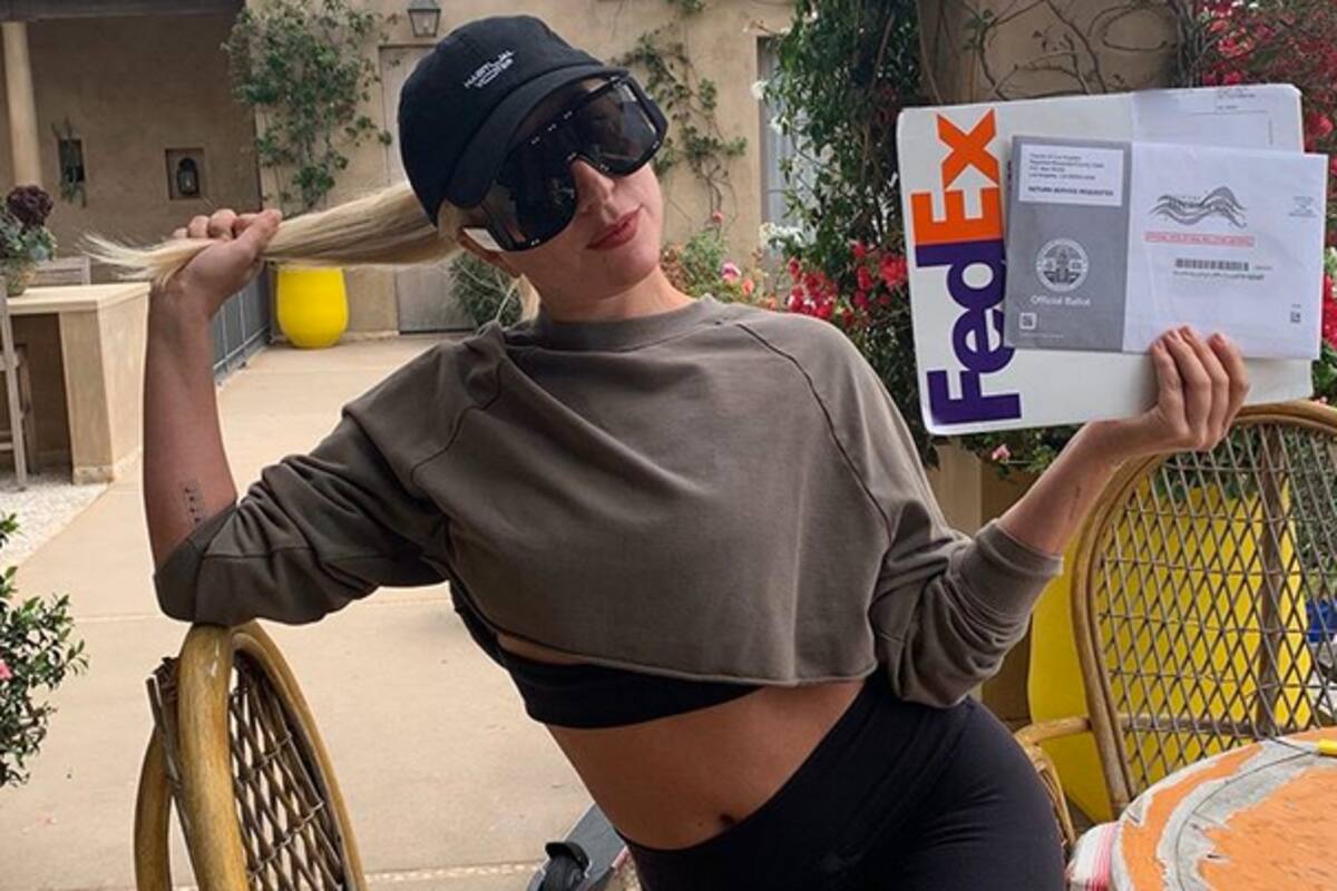 Lady Gaga recrea sus más icónicos looks para invitar a la gente a votar