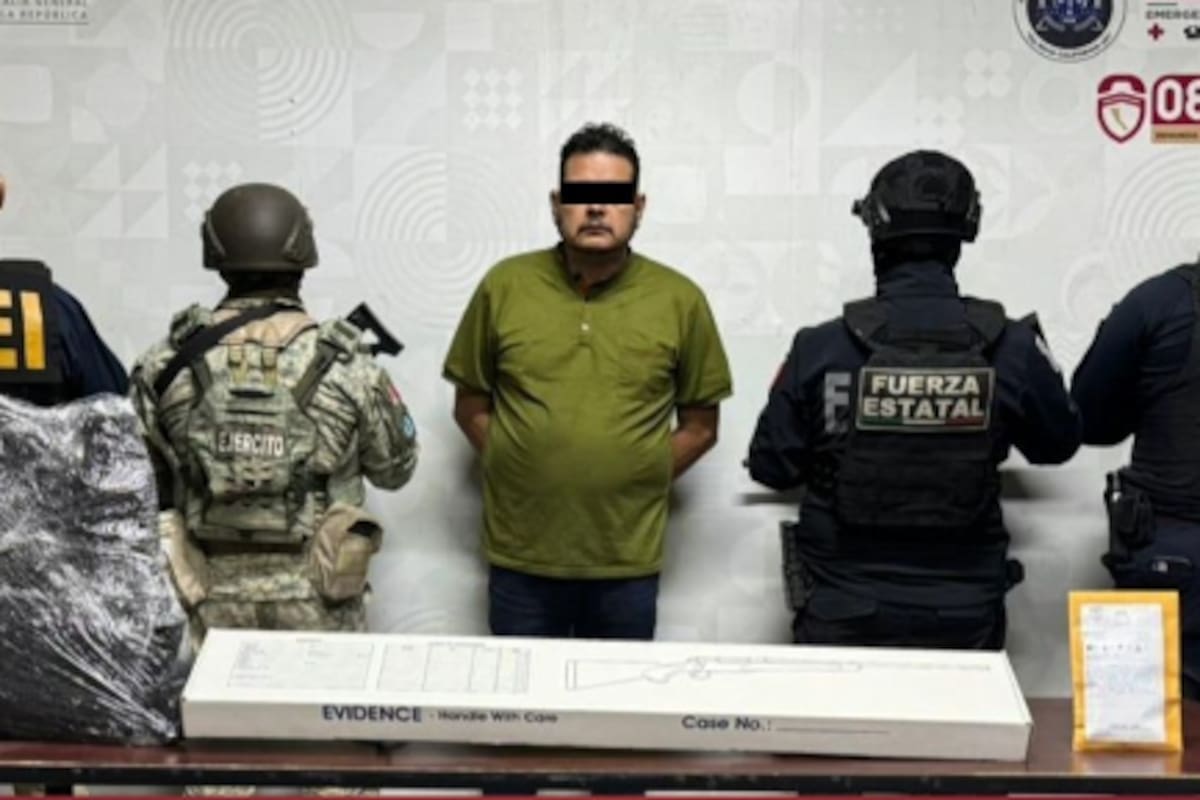 Ex agente estatal le apunta a su madre con un arma y es detenido