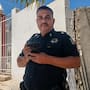 Rescatan a gato atrapado entre muros en Valle Verde en Ensenada