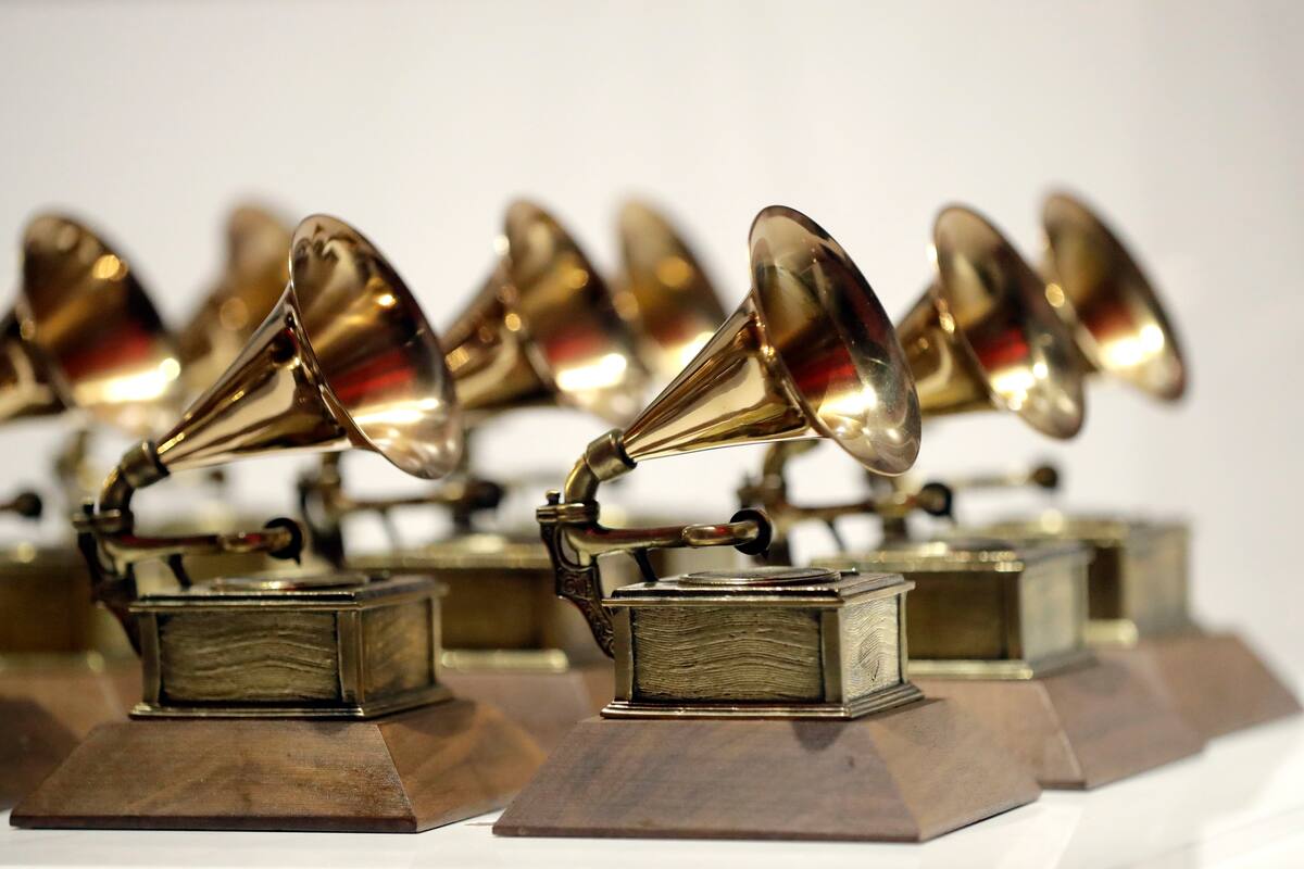 ARCHIVO – En esta fotografía del 10 de octubre de 2017 varios premios Grammy en el Grammy Museum Experience en el Prudential Center en Newark, Nueva Jersey. Por años han surgido dudas sobre el proceso de nominación a los Grammy, pero esta semana llegaron a un nuevo nivel después de que la Academia de la Grabación despidió a su directora general quien afirmaba que la premiación está arreglada y llena de conflictos de interés. La academia defendió su proceso de votación en un comunicado del 23 de enero de 2020 insistió que opera de una “manera justa y ética”. (Foto AP/Julio Cortez, archivo)