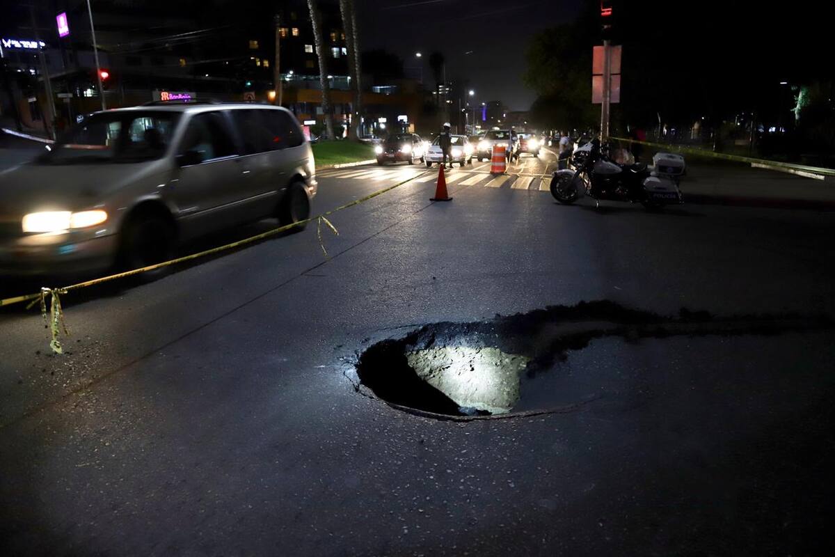 Hundimiento en bulevar Fundadores