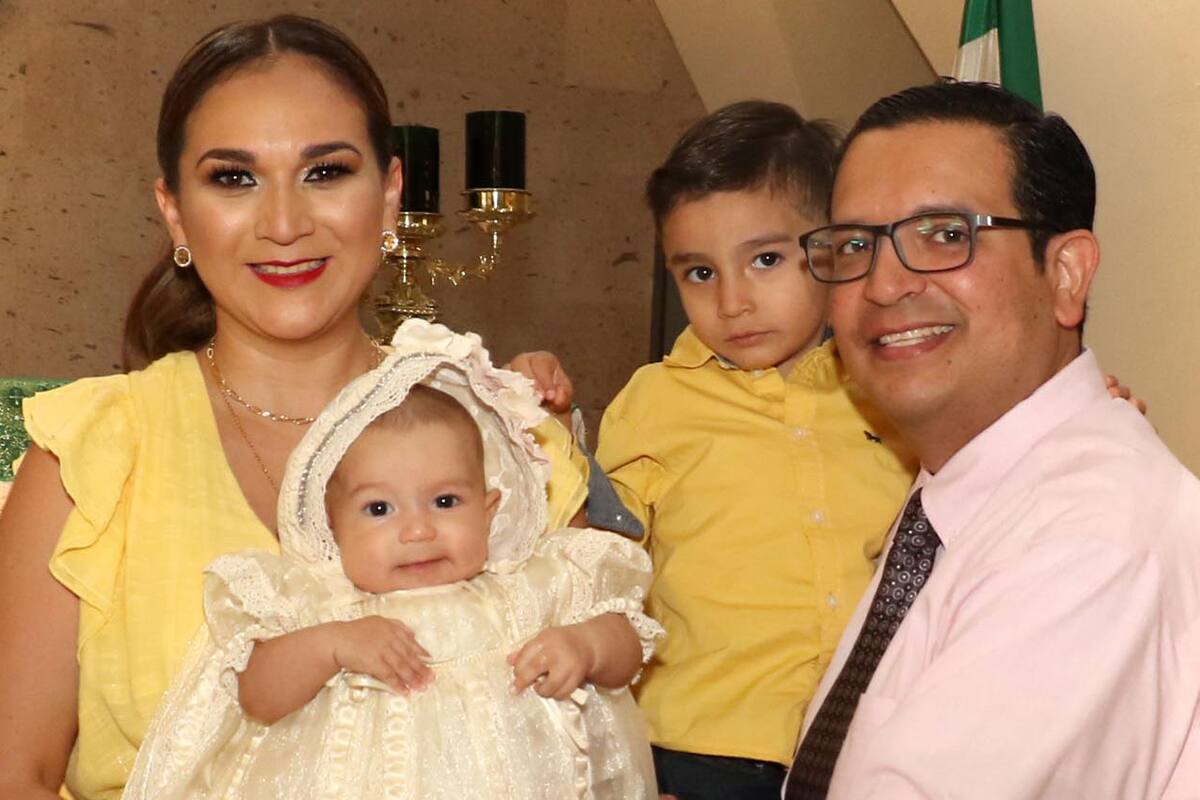 Bautizan a Rebeca Alejandra en la parroquia de San Antonio de Padua