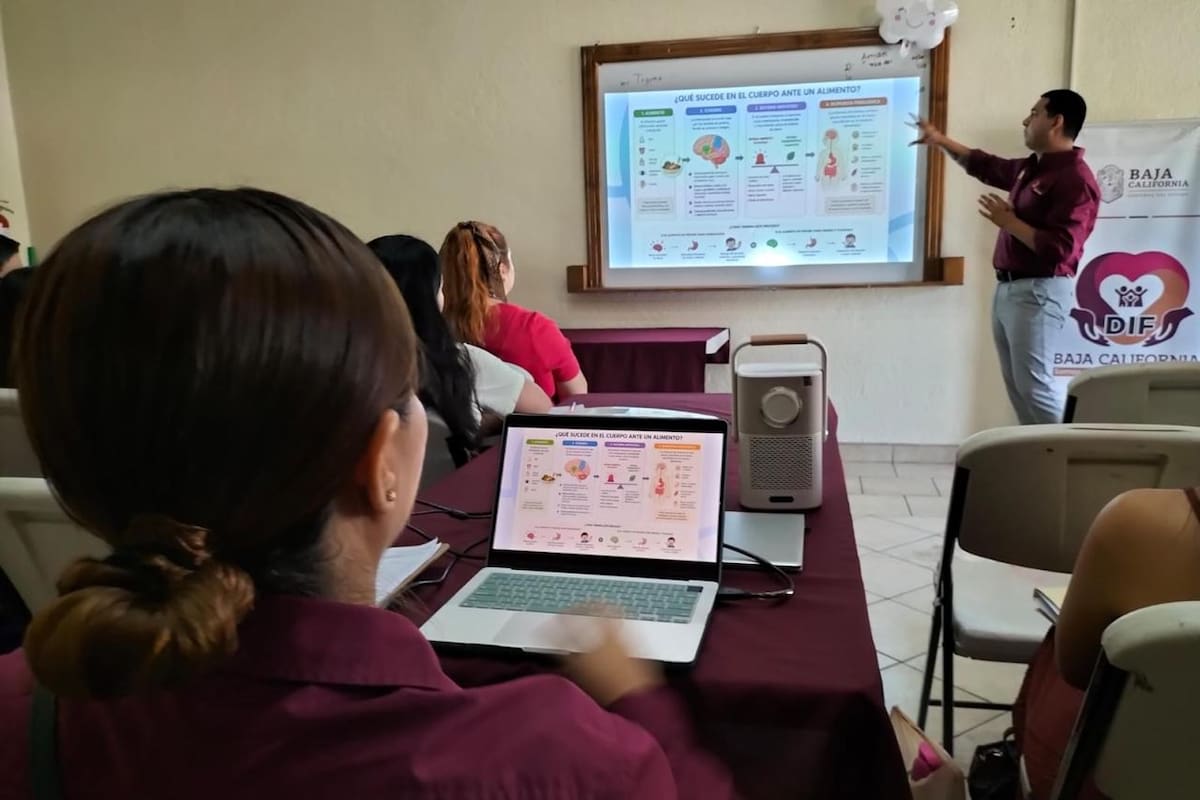 Capacitan a especialistas de DIF para atender retos de alimentación en niñas y niños con autismo