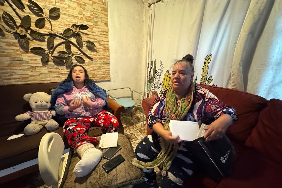 Delincuentes estafan a una madre que busca proteger a su hija