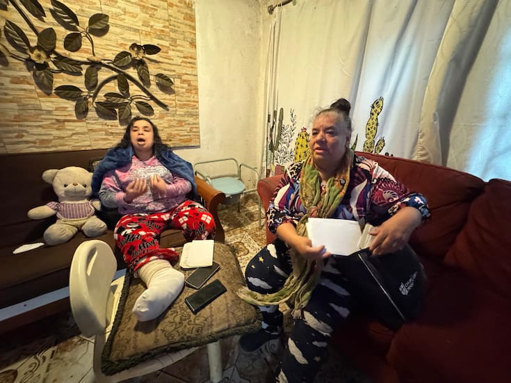 Delincuentes estafan a una madre que busca proteger a su hija