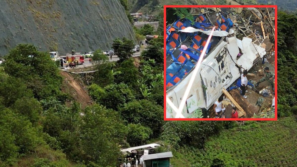 Cae autobús escolar por un barranco tras viaje de graduación en Antioquia, Colombia; 16 estudiantes y el conductor pierden la vida