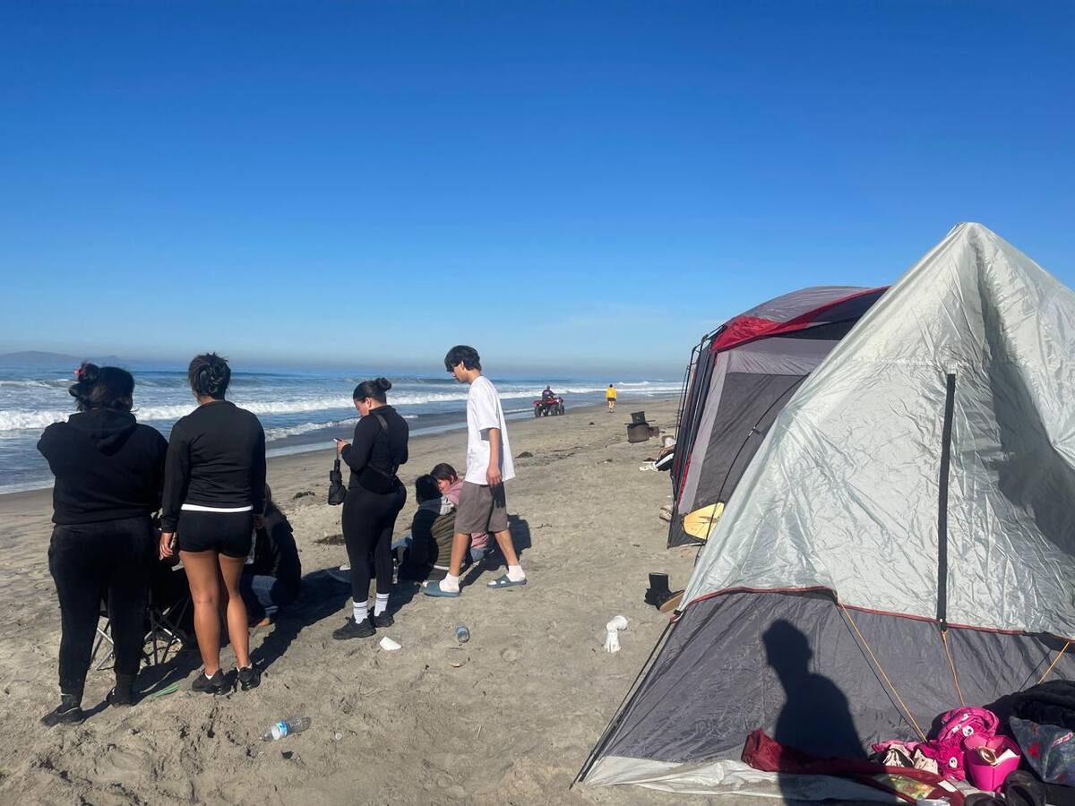 Protección Civil, rescate acuático y Marina mantienen operativos ampliados, con apoyo de drones, mientras la familia permanece en la zona. Foto: Carmen Gutiérrez