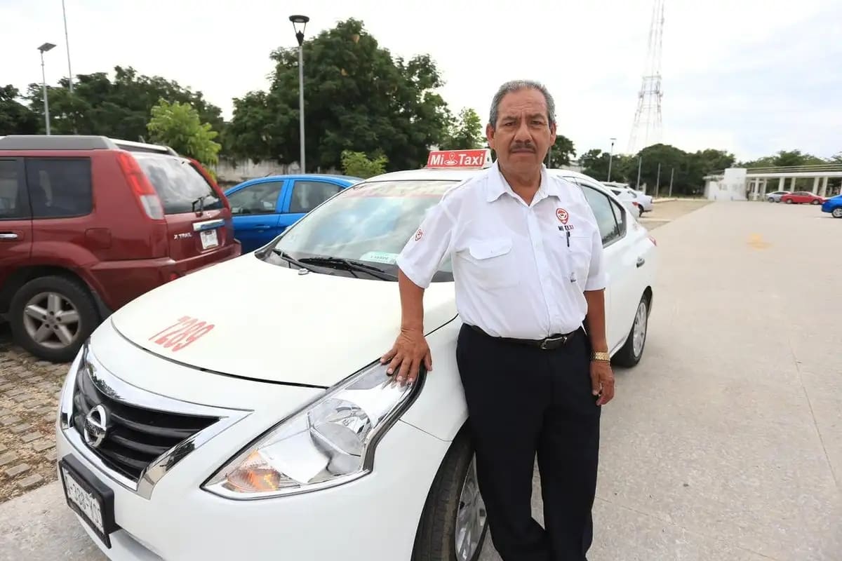 Ramón Marquin, taxista de Mérida devuelve 300 mil pesos a adulto mayor y recibe reconocimiento oficial