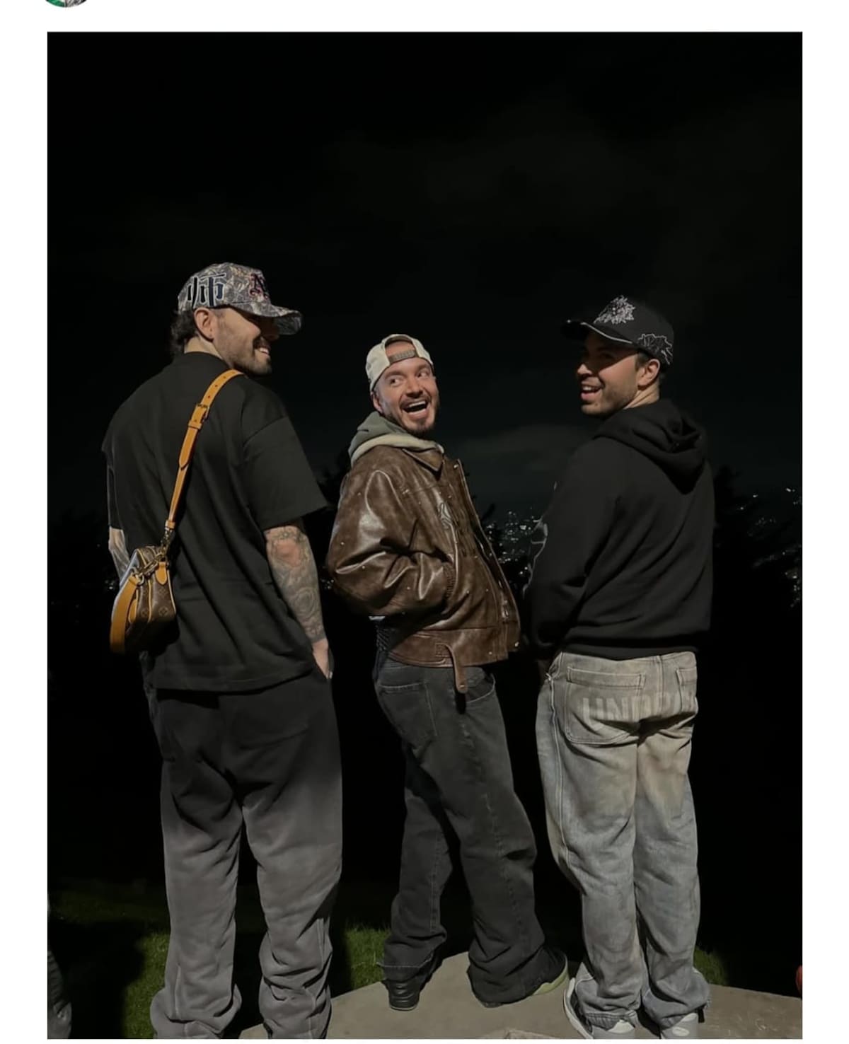 El cantante destacó que el éxito del diseñador no es casualidad, sino resultado de su visión y constancia. Foto: Redes